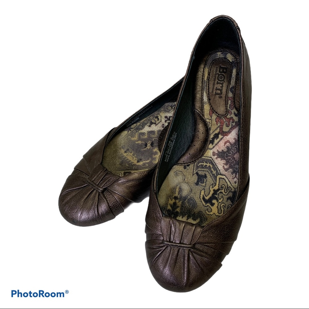 Born Bronze Metallic Flats SZ 7.5